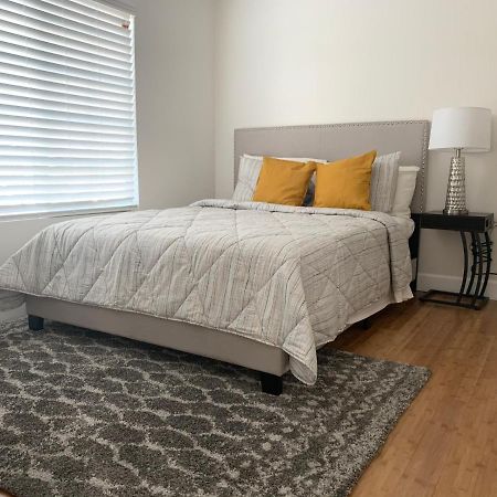 Gated Contemporary 3 Bedroom - 2 Bathroom Home In South La Plus Parking ลอสแอนเจลิส ภายนอก รูปภาพ