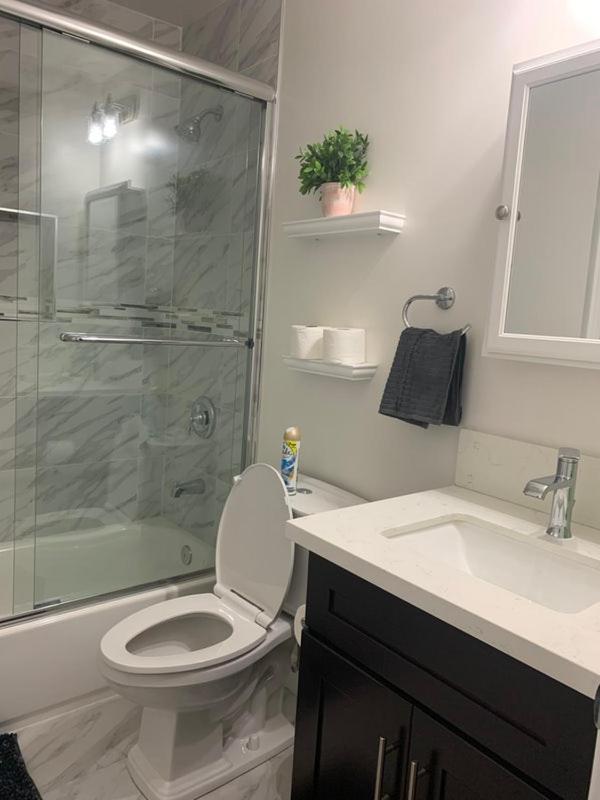 Gated Contemporary 3 Bedroom - 2 Bathroom Home In South La Plus Parking ลอสแอนเจลิส ภายนอก รูปภาพ