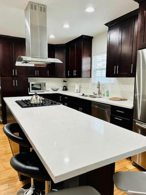 Gated Contemporary 3 Bedroom - 2 Bathroom Home In South La Plus Parking ลอสแอนเจลิส ภายนอก รูปภาพ