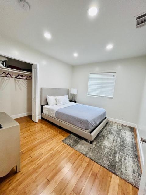 Gated Contemporary 3 Bedroom - 2 Bathroom Home In South La Plus Parking ลอสแอนเจลิส ภายนอก รูปภาพ