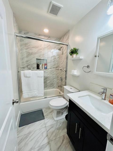 Gated Contemporary 3 Bedroom - 2 Bathroom Home In South La Plus Parking ลอสแอนเจลิส ภายนอก รูปภาพ