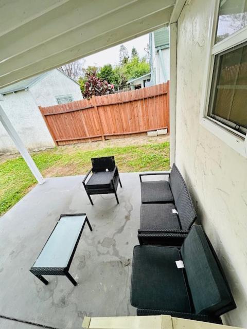 Gated Contemporary 3 Bedroom - 2 Bathroom Home In South La Plus Parking ลอสแอนเจลิส ภายนอก รูปภาพ